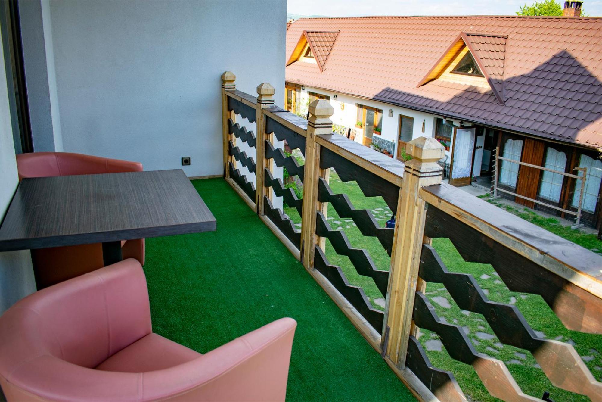 La Conacul Vesel Hotel Săpânța Exterior photo
