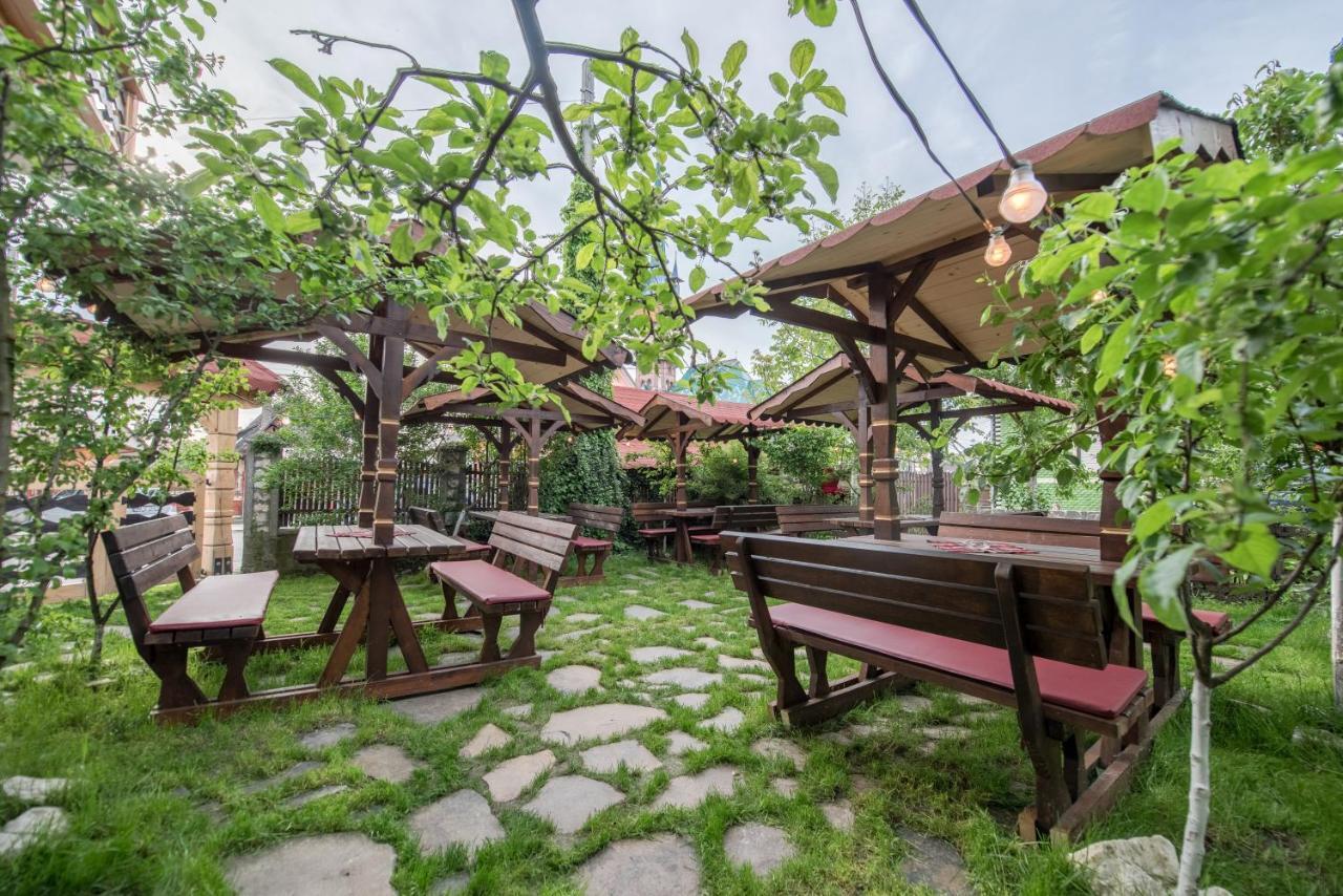 La Conacul Vesel Hotel Săpânța Exterior photo